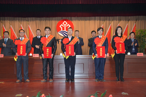 5bed39222eaec.jpg 2.jpg